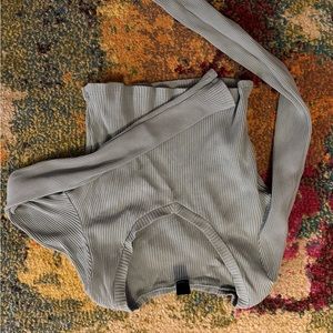 grey long sleeve crop